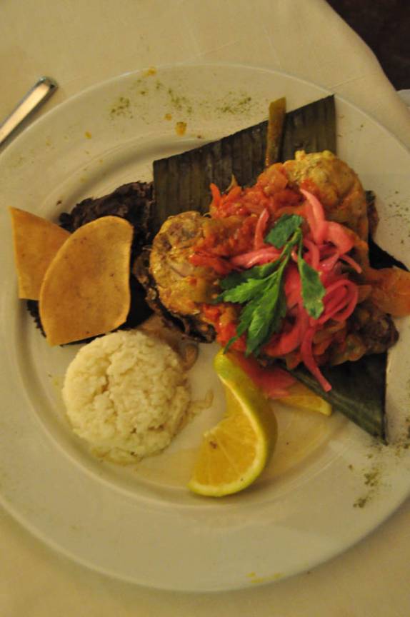 Comida típica yucateca em restaurante de Valladolid, cidade histórica no centro da península do Yucatán, no México